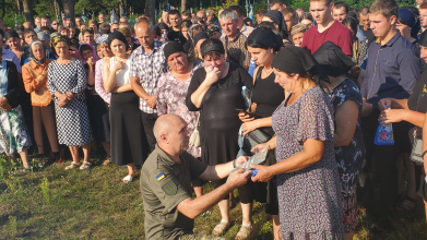 Не встиг потішити своїх рідних онуками: на Волині в останню путь провели 25-річного Героя Василя Ільїна