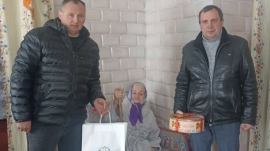 47 років працювала в школі вчителем української мови та літератури: волинянка відзначила 93 день народження