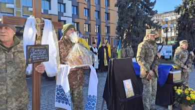 Пів року надій і сподівань: на Волині попрощалися з Героєм Анатолієм Нестеруком