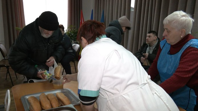 Щодня годують 150 людей: як у Луцьку працює модульний будинок для людей без постійного місця проживання