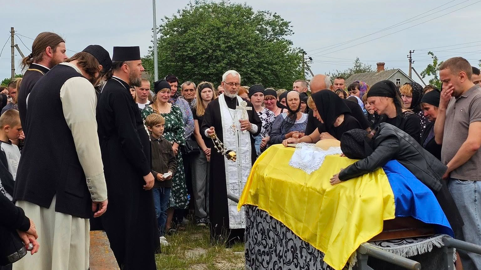 Навіки 33: на Волині попрощалися з полеглим Захисником України Володимиром Семенакою