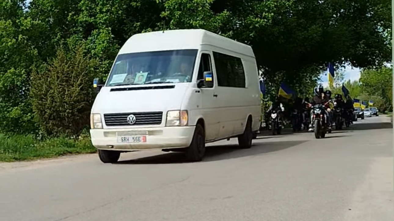 Понад пів року вважався зниклим безвісти: на Волинь «на щиті» привезли тіло загиблого Героя Петра Яскича