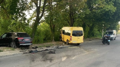 У Луцьку зіткнулися Mercedes та Audi: травмувалися шестеро людей