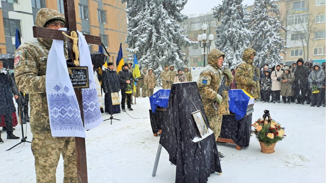 Вважався зниклим безвісти: на Волині попрощалися із захисником Дмитром Колядою
