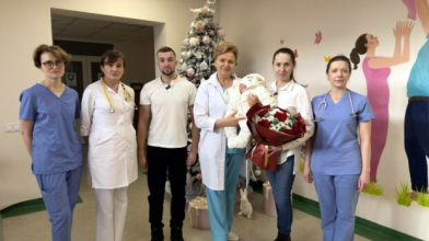 Луцькі медики врятували маля, яке народилося з вагою 650 грамів - дівчинку вже виписали додому