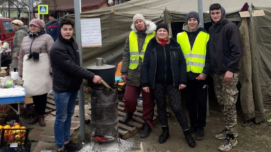 Сім’я Сасів з Волині поєднує виховання дітей із допомогою захисникам і постраждалим від війни