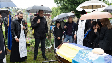 Без сина залишилася мама, а без старшого брата — двоє братів: на Волині поховали 25-річного Героя Олексія Семеновича