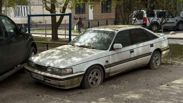 Покинуті авто у Луцьку: куди повідомляти та хто може їх забрати