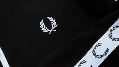 Костюми від Fred Perry для різних сезонів: що обрати влітку та взимку