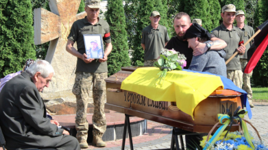 Серце воїна зупинилося після років боротьби: громада на Волині зустріла на щиті Олега Орлюка