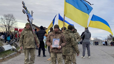 Тримав небо над Україною: на Волині попрощалися з Героєм Петром Поліщуком