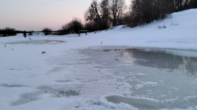 Зимова риболовля на Стиру в Луцьку: рятувальники нагадали правила безпеки на льоду