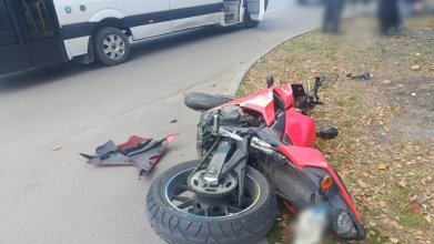 На Волині у двох ДТП зіткнулися мотоцикл, автобус і дві автівки: травмованих госпіталізували