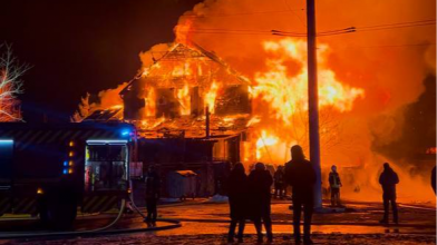 Масштабна пожежа на виїзді з Луцька: вогонь знищив популярне місце відпочинку