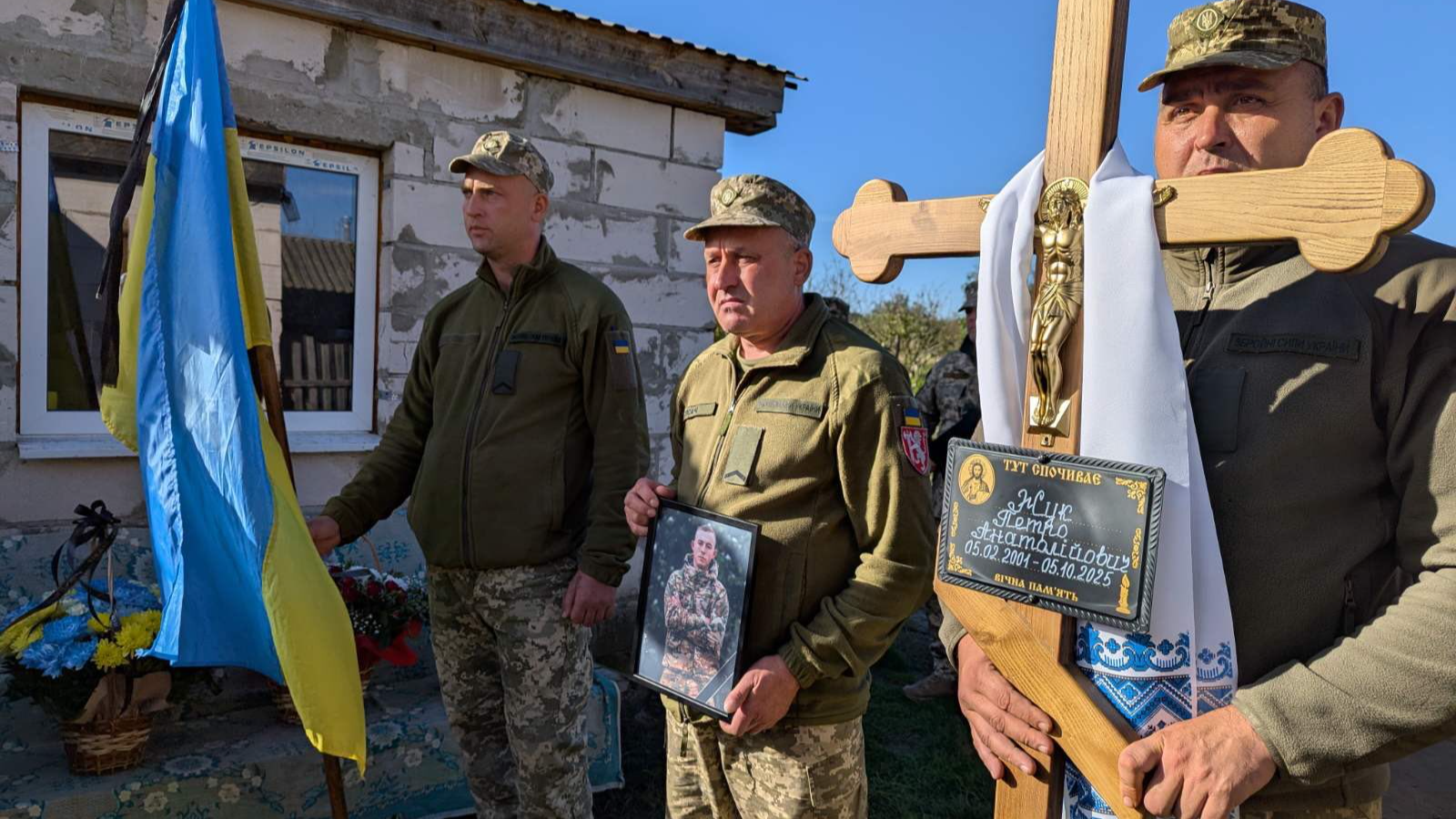 Навіки 24: на Волині в останню дорогу провели молодого Героя Петра Жука. Фото