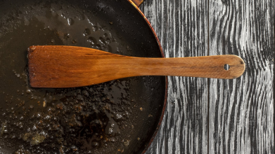 Як очистити антипригарну сковороду: цей спосіб не псує покриття