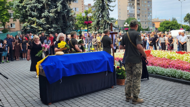 Серце не витримало жахів війни: на Волині попрощались з молодим Героєм Русланом Мазуриком