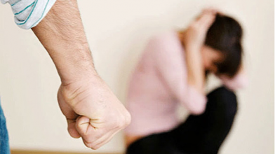 На Волині п'яний чоловік душив рідну доньку, його покарали штрафом