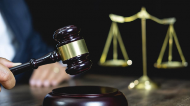 У Луцьку судили матір хлопчика, який кинув помідором у маршрутку та показував непристойні жести