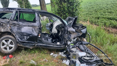 Повідомили, в якому стані госпіталізували 17-річну дівчину, яку на Волині у ДТП затисло в авто