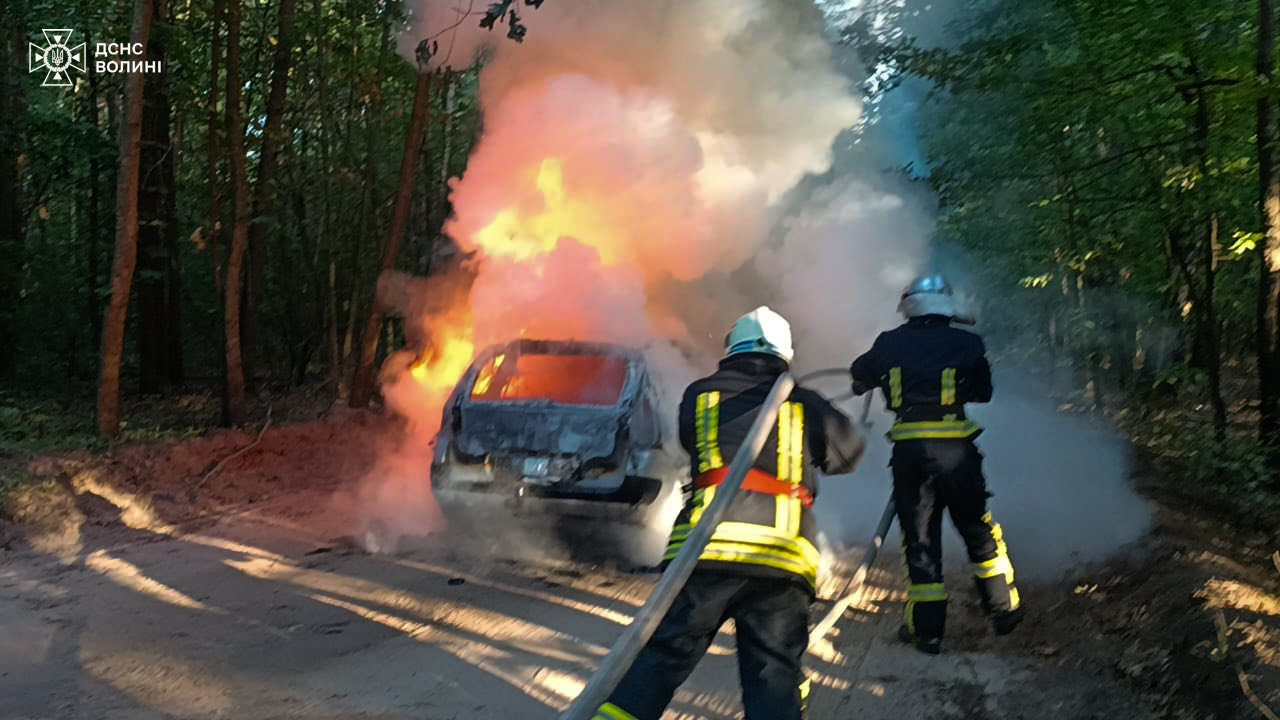 У селі на Волині згорів автомобіль: причина встановлюється