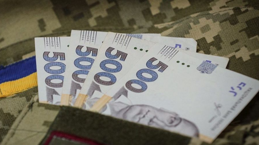 Які виплати отримують українські військові зі статусом УБД: перелік