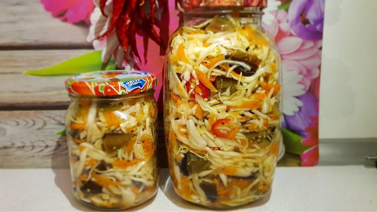 Баклажани кубиками з капустою на зиму: простий рецепт салату
