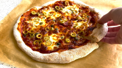 Рецепт тіста для піци, яке виходить м’яким і хрумким водночас