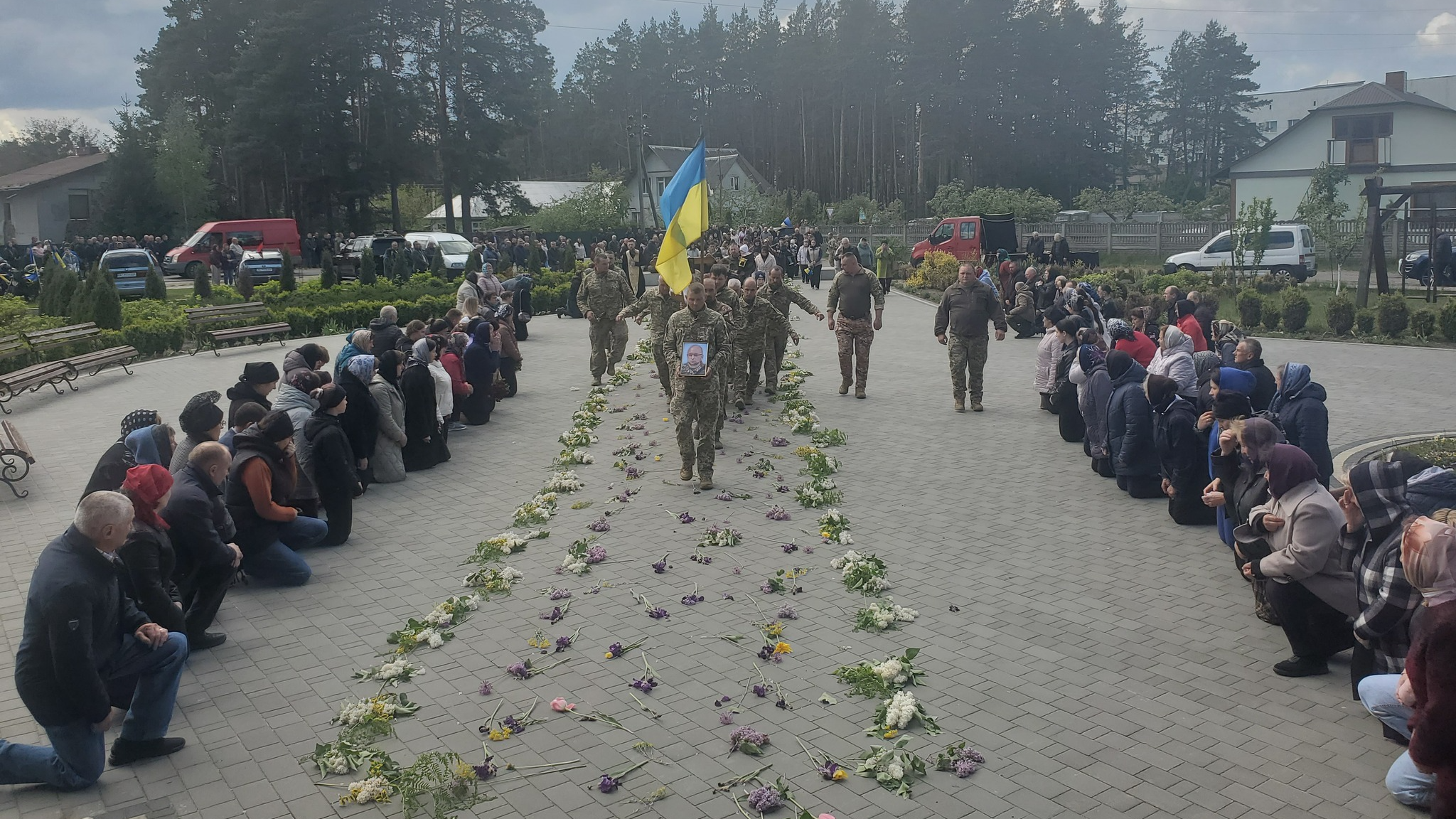 Троє синів втратили батька: на Волині попрощались з Героєм Миколою Кураном
