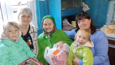 У парі з чоловіком уже 64 роки: в громаді на Волині привітали довгожительку