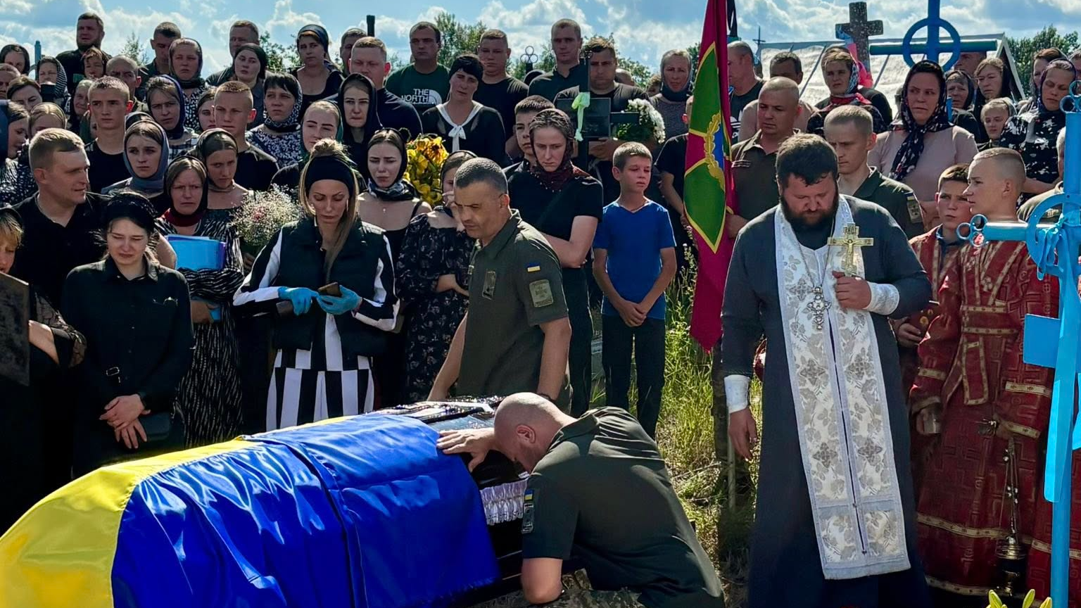 Загинув унаслідок авіаційного удару: на Волині попрощались з Героєм Дмитром Калінчуком
