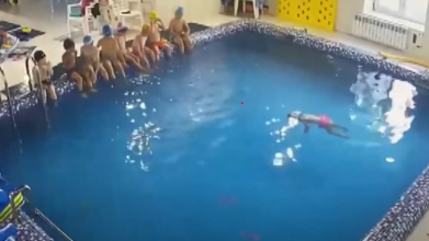 ЗМІ оприлюднили відео з луцького басейну, де ледь не втонула дитина: поліція розслідує випадок