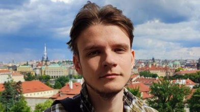 «Я не біженець, я тимчасово відсутній вдома»: історія студента-музиканта з Харкова про втрату й новий початок