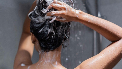 Вранці чи ввечері? Коли краще мити голову, щоб волосся було об’ємним і чистим
