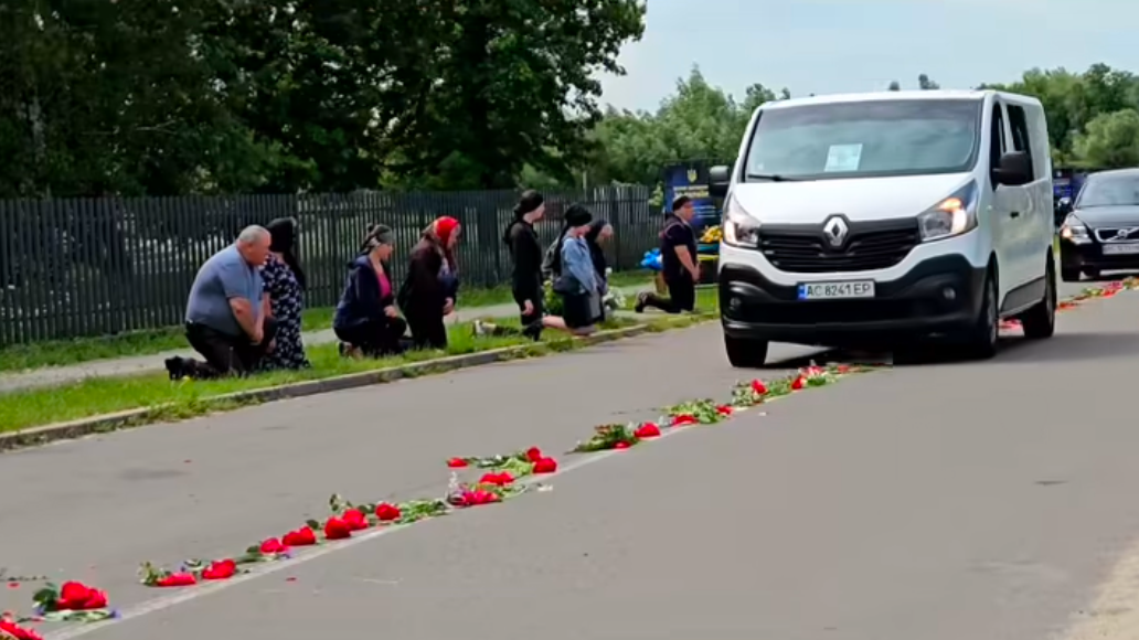 Загинув на Херсонщині: на Волинь «на щиті» привезли тіло Героя Володимира Семенаки