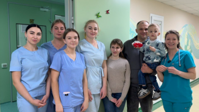 Волинські медики виходили немовля, яке народилося з вагою 550 грамів: хлопчику уже три з половиною роки