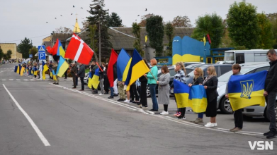 Життя зупинилося на хвилину: у прикордонному місті на Волині вшанували тих, хто загинув від війни