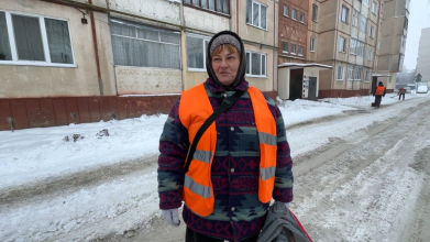 «Зранку наробишся, то нічого не треба», - двірнички Луцька про свою роботу