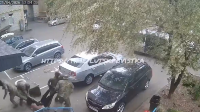 Силова мобілізація 33-річного чоловіка біля під’їзду в Луцьку: що кажуть у ТЦК