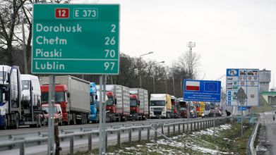 Польські блокувальники не пропускають в Україну гуманітарну допомогу і цистерни з паливом