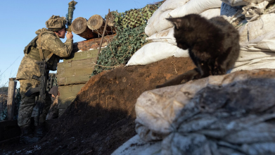 Десь на Донбасі: боєць з Луцька показав свій окоп за 400 метрів від ворога