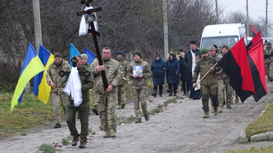 Життя воїна обірвалося на пів слові... Йому назавжди 39: на Волині в останню дорогу провели Героя Дениса Гаврилюка