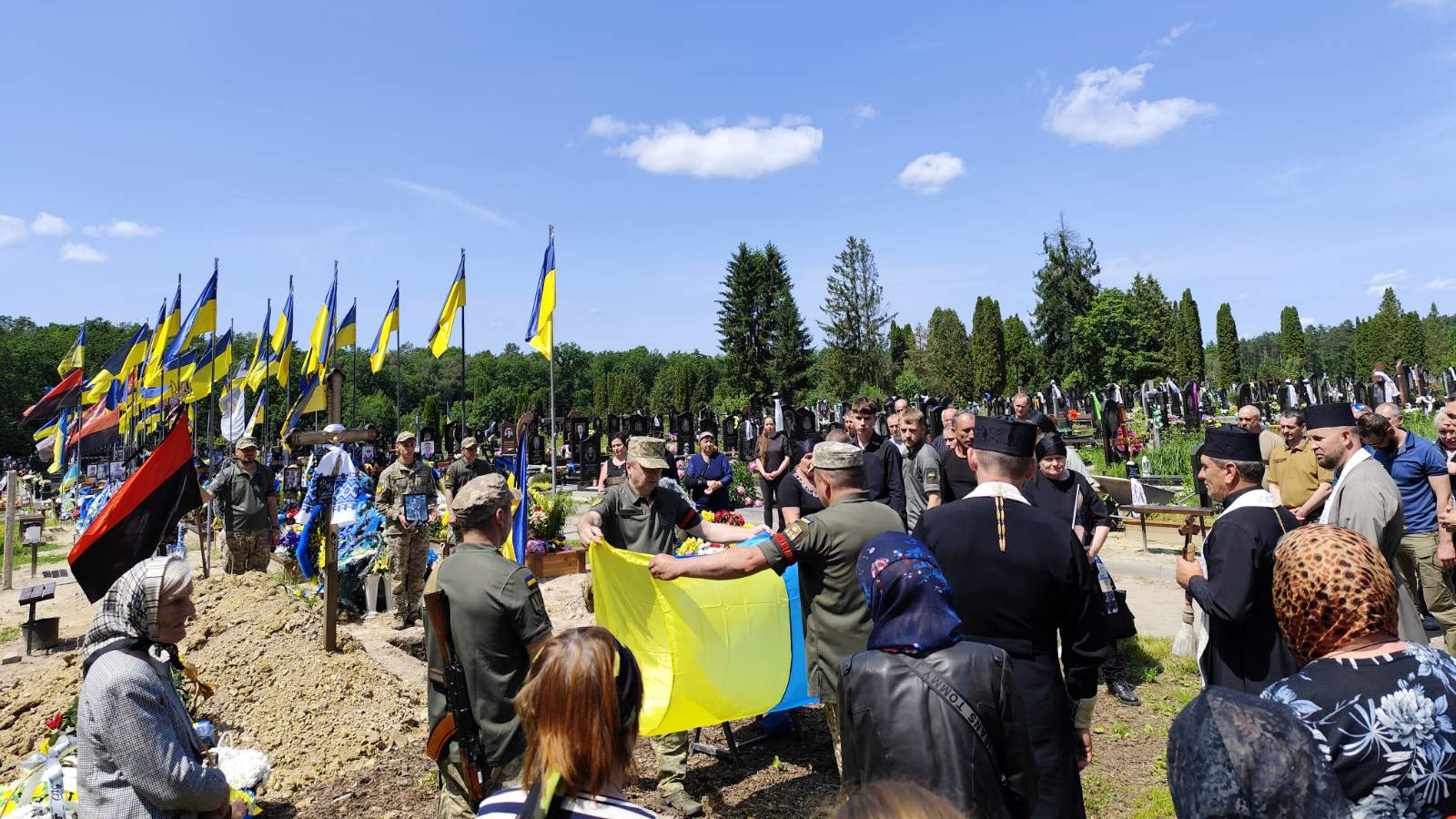 Загинув у бою через 2 дні після дня народження: на Волині поховали Героя Вадима Ніколайчука