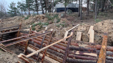 Заливають бетоном та «зашивають» окопами: як йде укріплення кордону з Білоруссю
