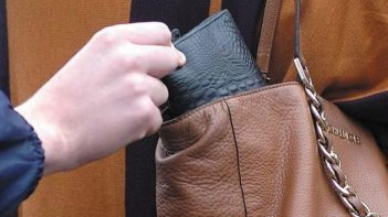 Пенсіонер у Луцьку викрав гаманець у магазині: як його покарали