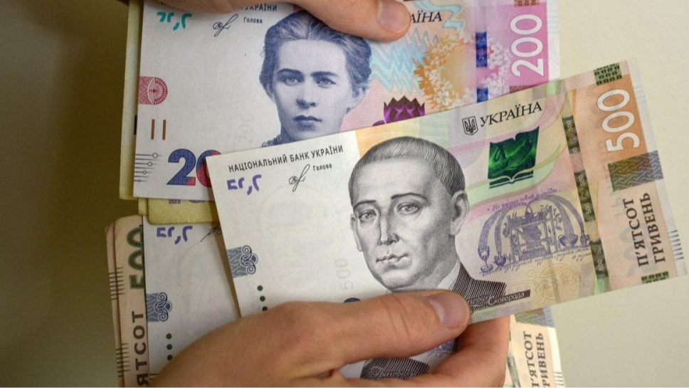 Українці можуть отримати зимову допомогу по 6500 гривень: хто у списках
