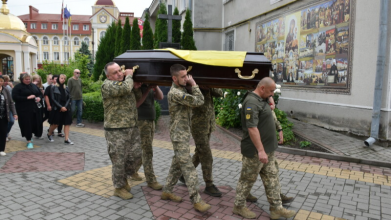 Навіки 45: у Луцьку попрощались з Героєм Миколою Кінахом