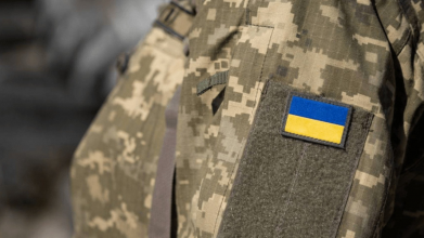 Мобілізували сина із вадами зору: на Волині судили пенсіонерку, яка кинула камінь в двері ТЦК та лаяла працівників установи