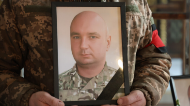 У Луцьку провели в останню дорогу полеглого воїна Дениса Савчука