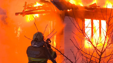 На Волині в пожежі будинку постраждали жінка і дитина